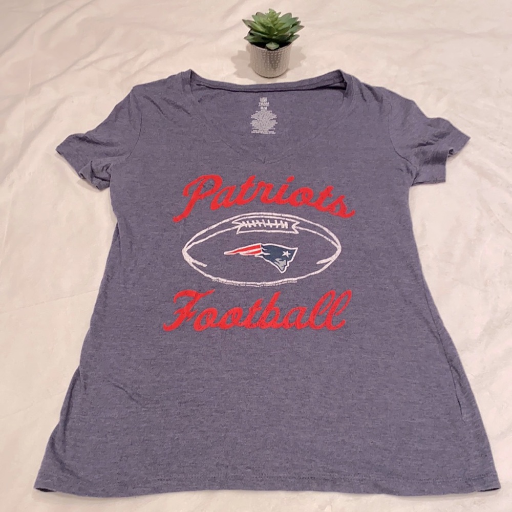Fitted v-neck Patriots t-shirt